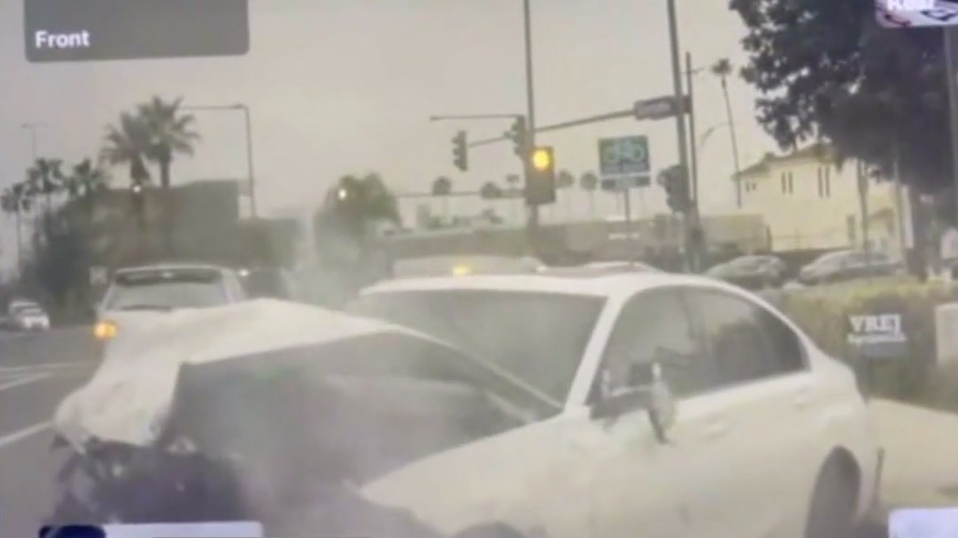 BMW slams into 6 cars in Glendale