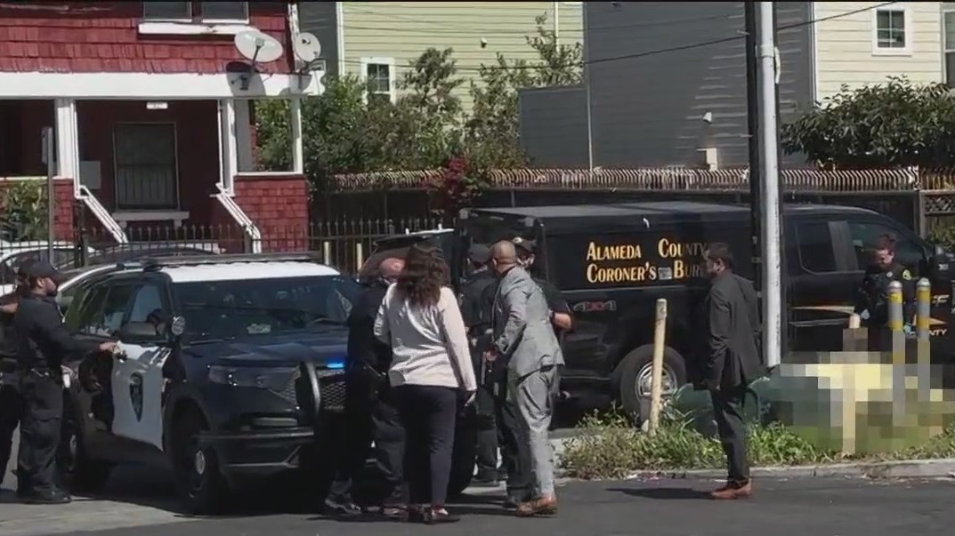 Body discovered outside Oakland store, hours after robbery