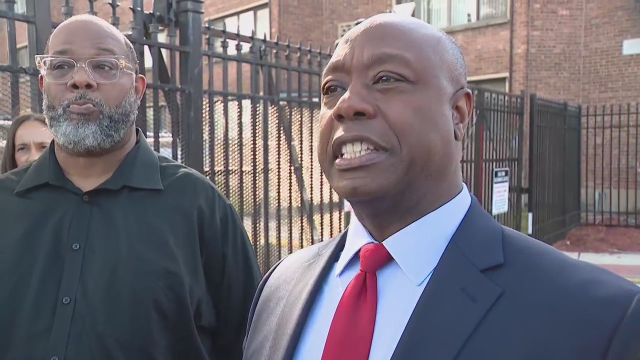 Republican presidential candidate Tim Scott visits Chicago's South Side