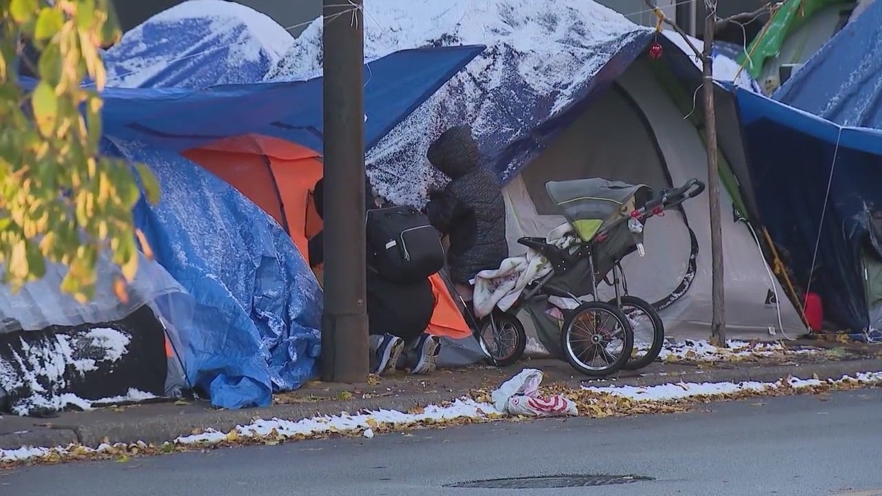 Aldermen Call On Chicago Mayor To End Migrant Shelter Evictions | FOX ...