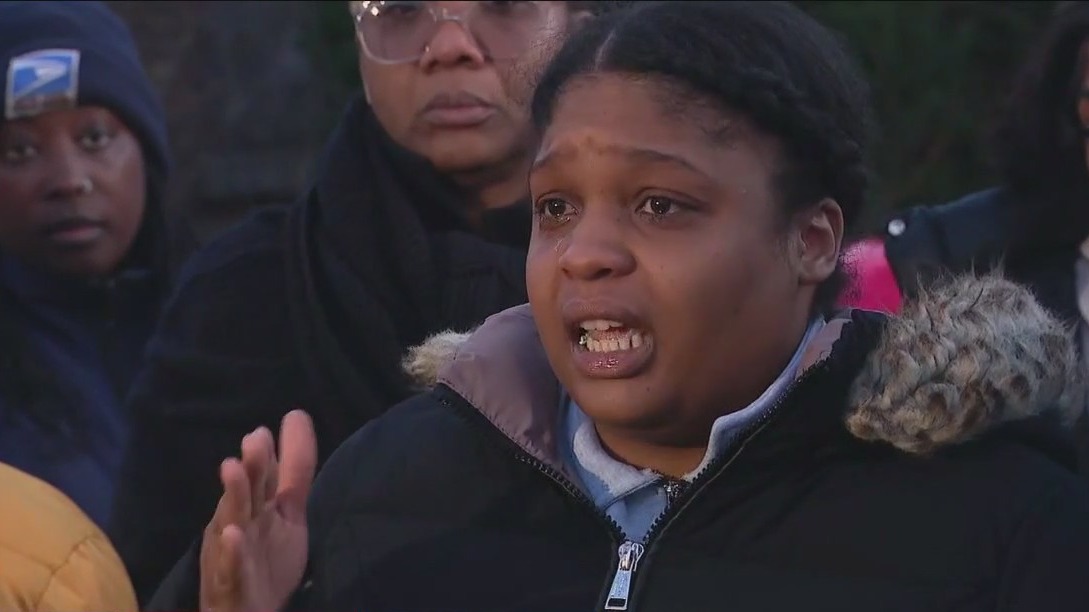 'Time is standing still': Sister of Chicago woman shot to death in Orland Park speaks at vigil