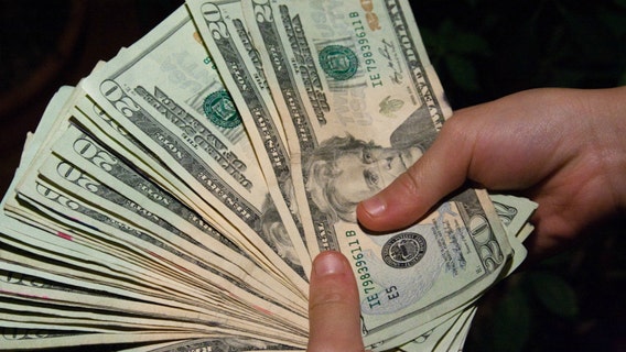 $5,000 tip on $55 bill leads to woman's arrest in Florida