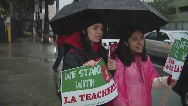 Parents wonder if kids are learning amid LA strike