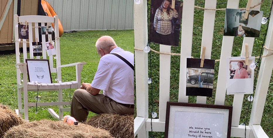 'Pawpaw sat and ate with mawmaw': Grandpa photographed with late wife at granddaughter's wedding
