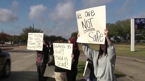 Baytown students protest after classmate death's from on-campus fight