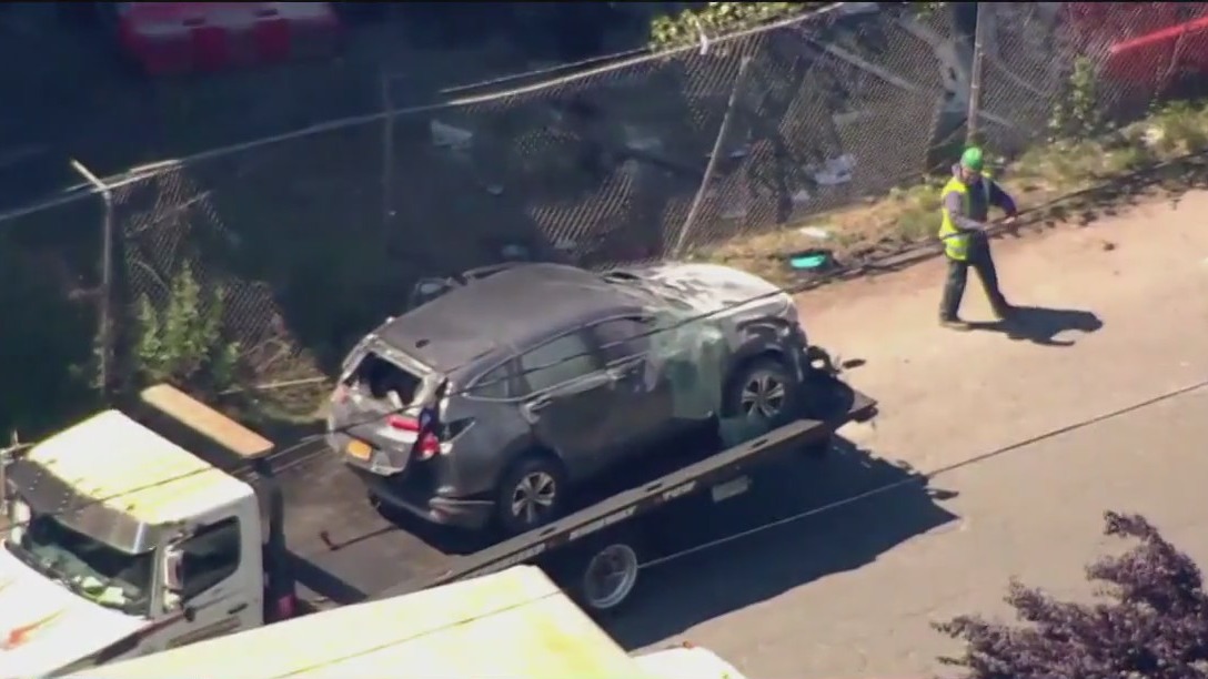Car plunges off the Henry Hudson Parkway