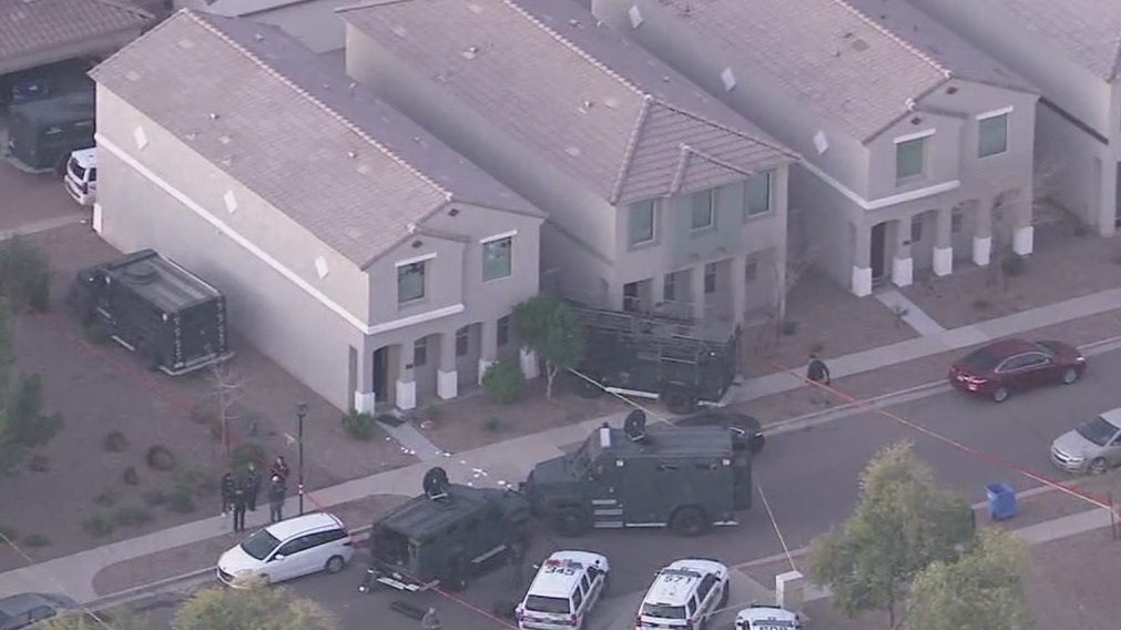 1 officer still hospitalized after 9 hurt in Phoenix standoff | FOX 10 ...