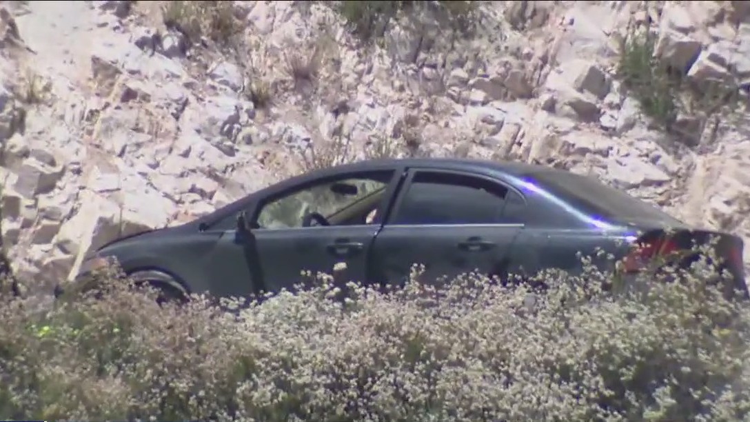 Man killed in robbery off Pasadena highway