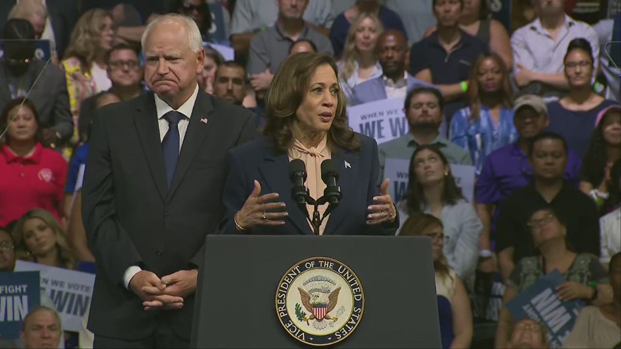 Tim Walz' stance on guns laws: Kamala Harris | FOX 5 Atlanta