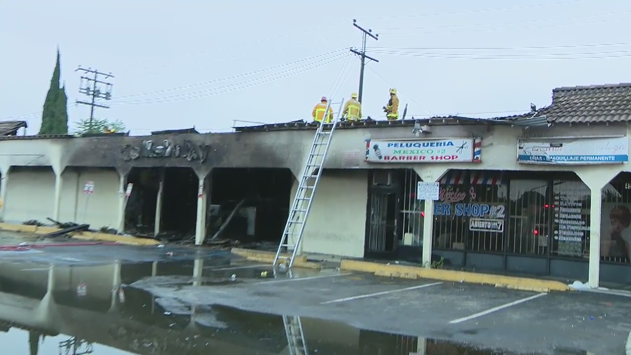 Fire damages strip mall in Compton