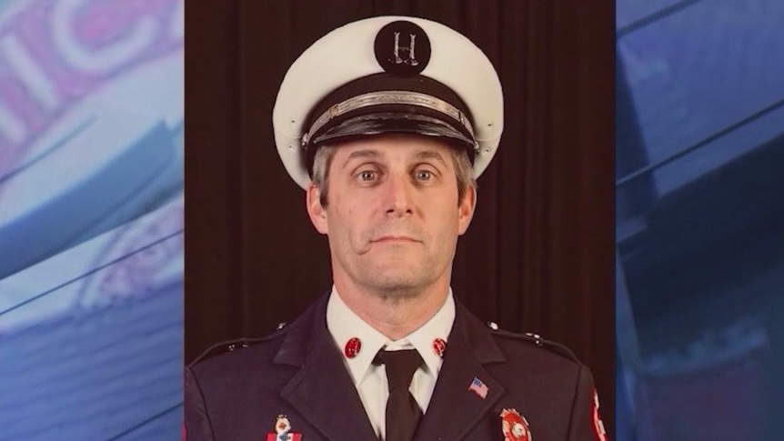 Fallen Chicago firefighter honored at wake