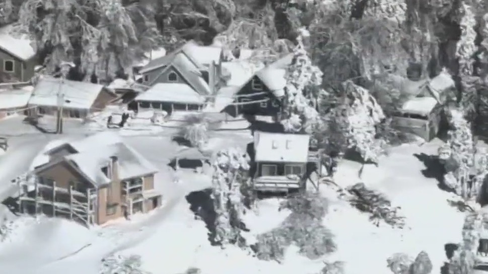 Snowed-in residents still desperate for help in the San Bernardino Mountains