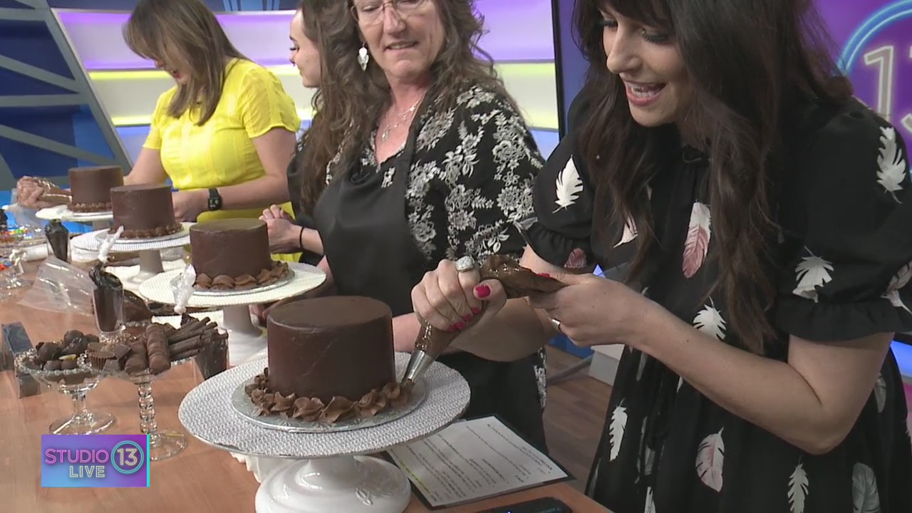 Decorating cakes with Dawn's Candy and Cake in Lynnwood