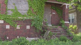 Chicago kidnapping suspect on the loose after woman found handcuffed and chained inside vacant building