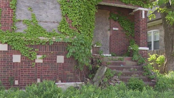 Chicago kidnapping suspect on the loose after woman found handcuffed and chained inside vacant building