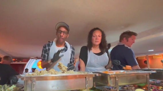 Laugh Factory serves Thanksgiving meals