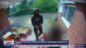 Man tased, robbed by 2 masked men outside south Seattle home