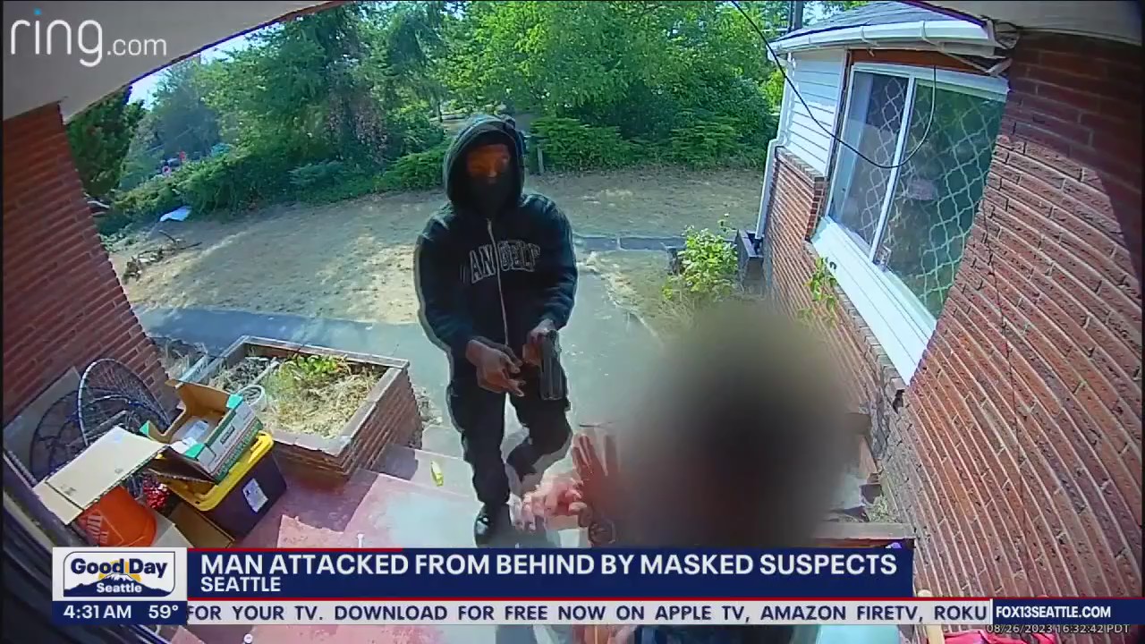 Man tased, robbed by 2 masked men outside south Seattle home