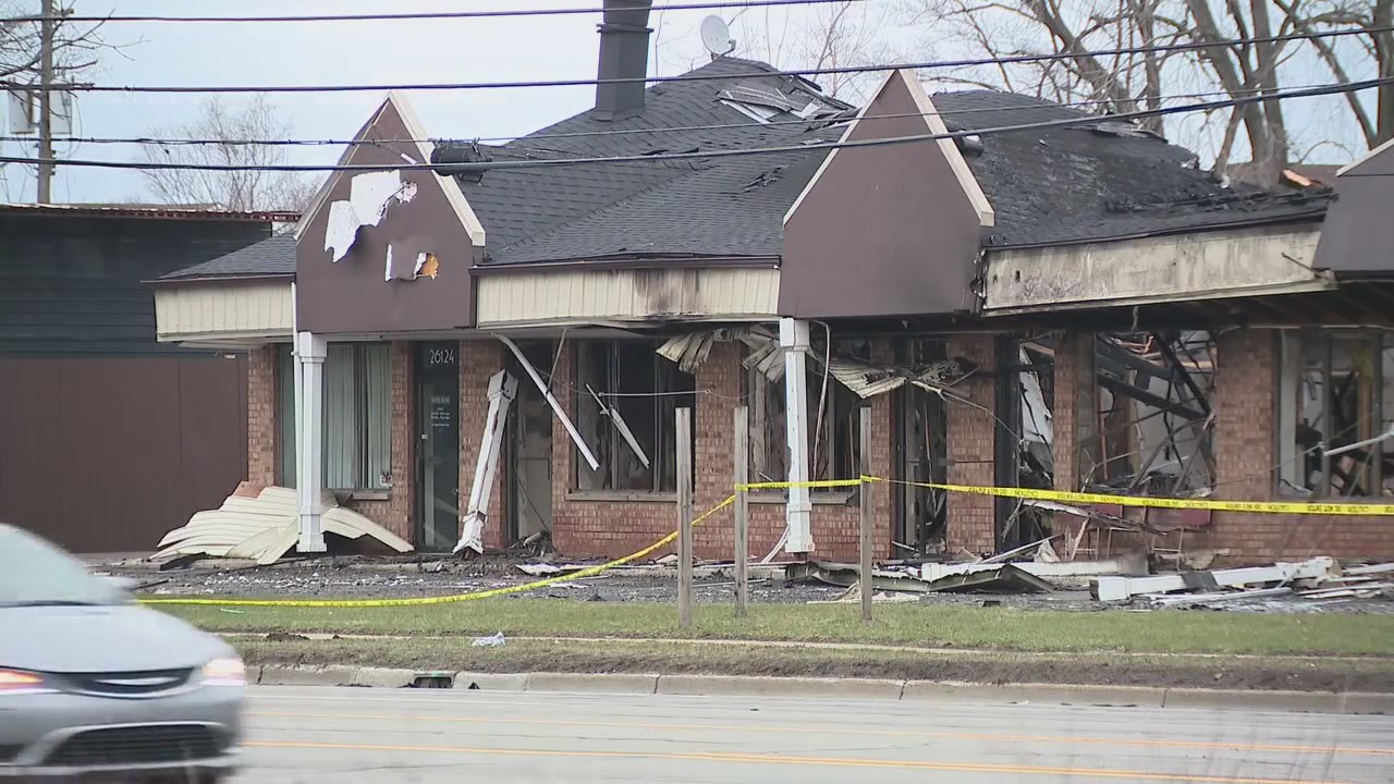Fire destroys strip mall on Groesbeck in Warren