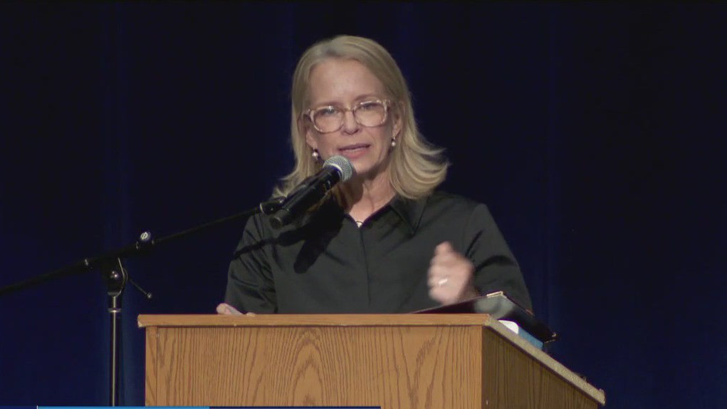 Rep. Kelly Morrison holds Plymouth town hall on gun control