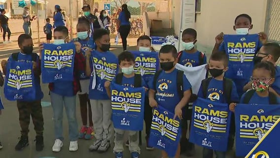 Rams to distribute 100,000 rally towels to students