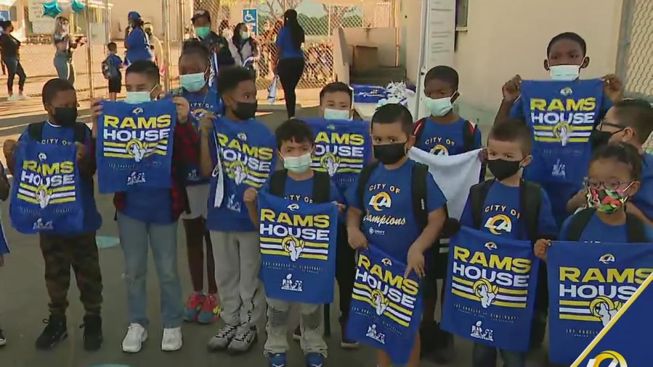 Rams to distribute 100,000 rally towels to students