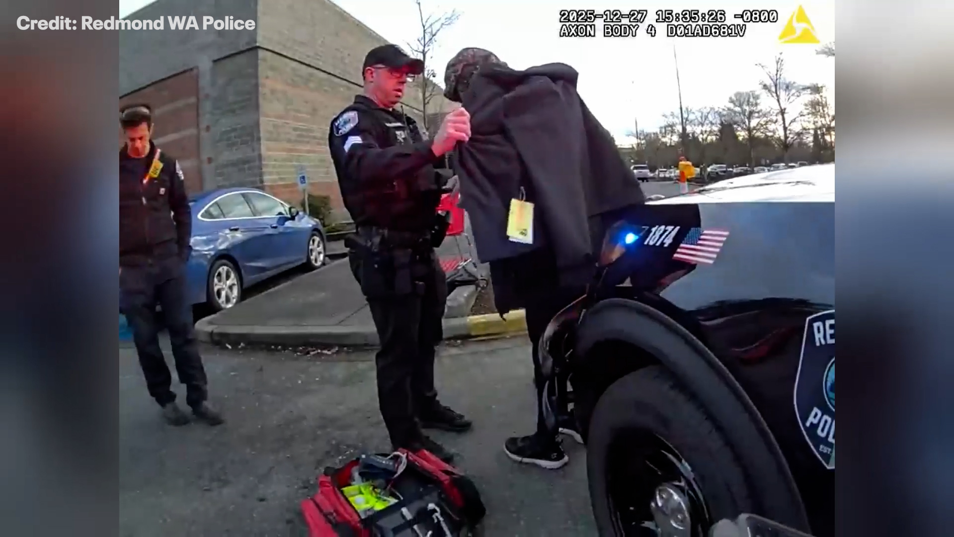 Washington state police buy homeless shoplifter jacket, snow pants amid freezing temps