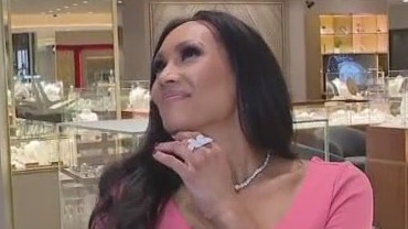 Engagement ring shopping tips