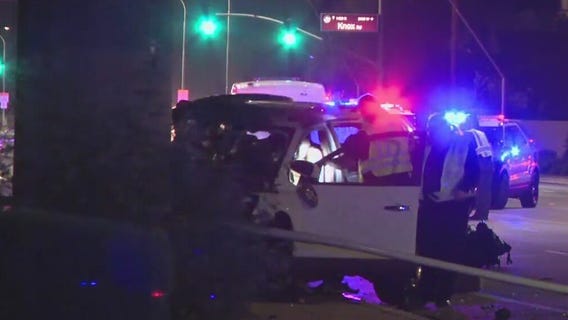 Driver crashes into Chandler pole and dies, PD says