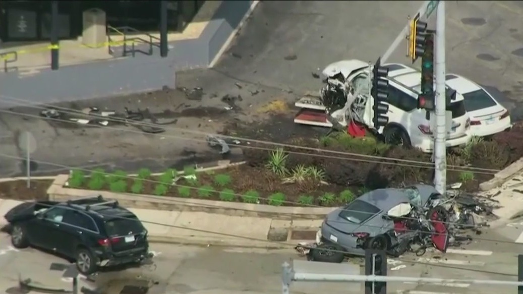 One dead, several hospitalized after multi-vehicle crash in La Grange, police say