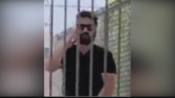 Man seen touching his private parts over his clothes near Glendale park sought