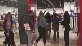 Black Friday shoppers flock to Chicago stores to score great deals
