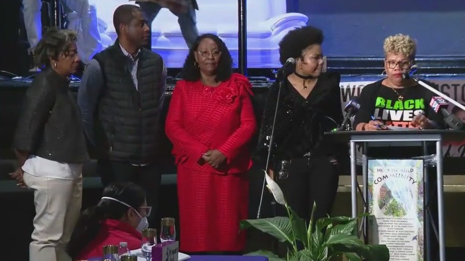 Chicago group protests Pritzker's Illinois budget