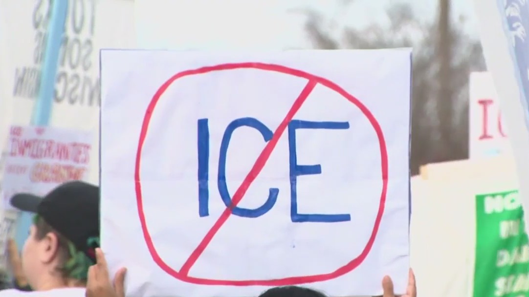 Groups protest ICE in Milwaukee