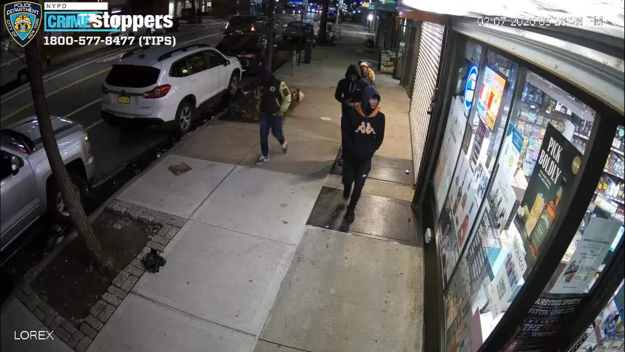 NYPD looking for suspects in trio of Queens robberies