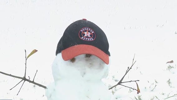 Shelby Rose builds her mini snowman