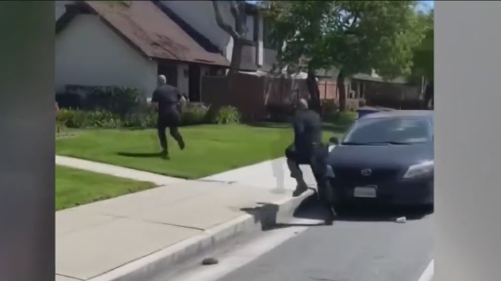 2-hour LA police chase ends in tense foot chase