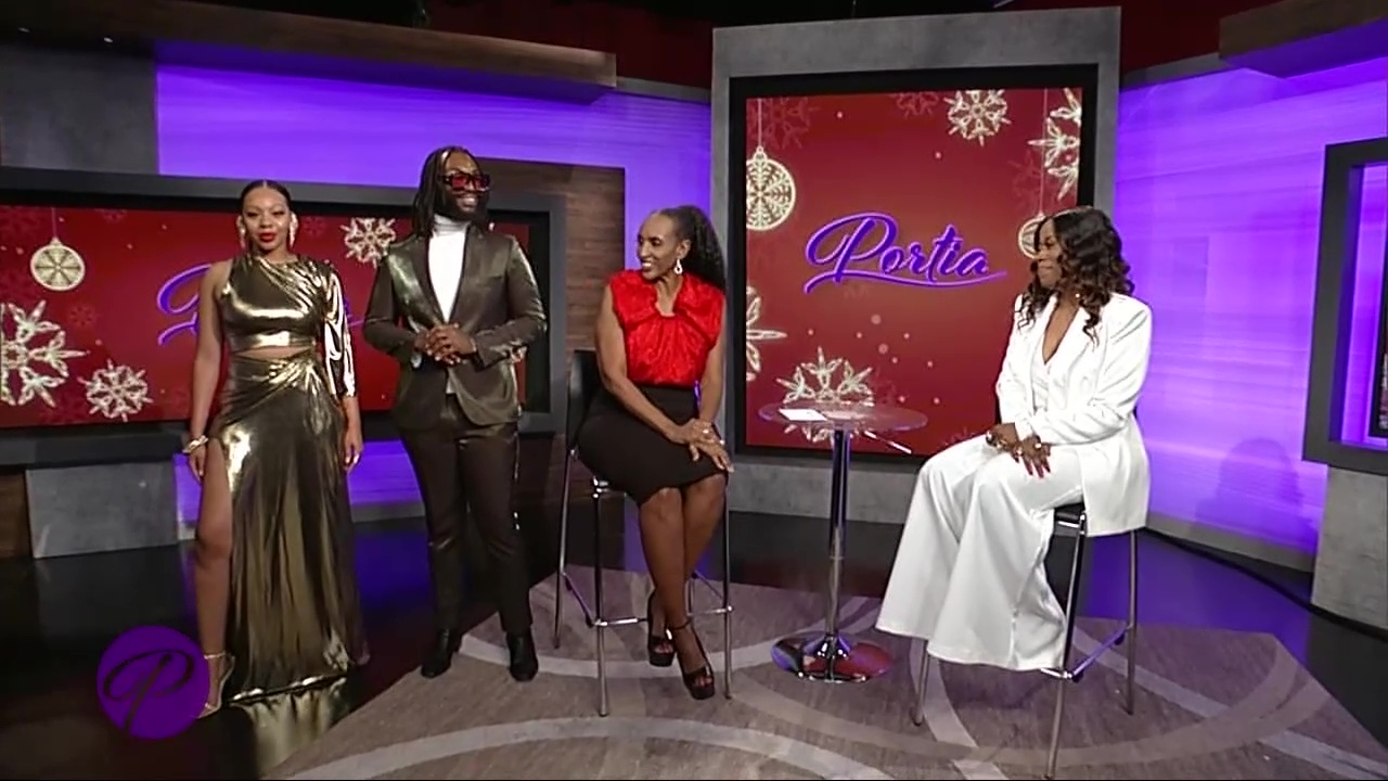Portia: Holiday Fashions with Fhonia