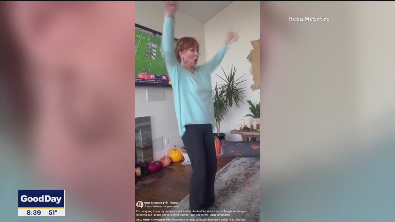 Reba McEntire makes her own Longhorns cheer routine