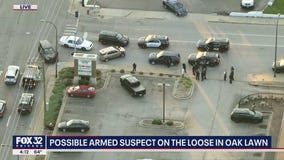 Possible armed suspect on the loose in Oak Lawn