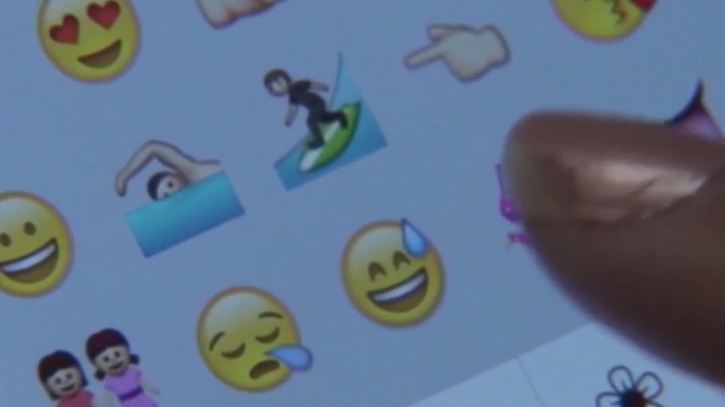 Texting without emojiis