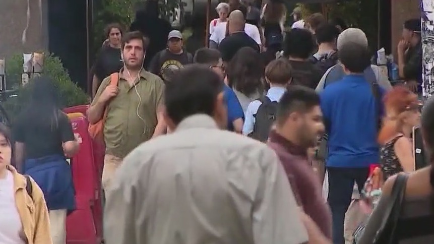 Annoying things Americans do while abroad