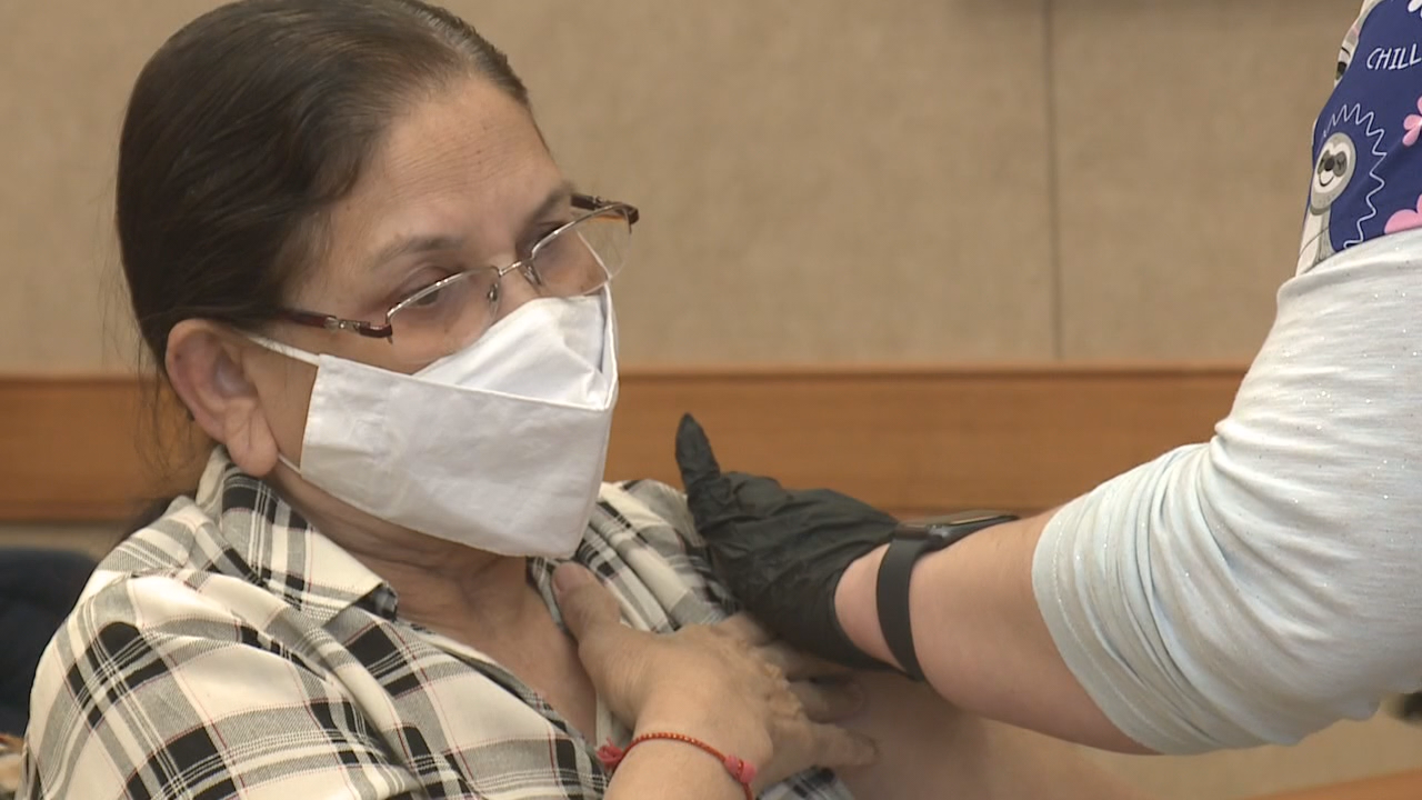 Studies show Latinos skeptical about COVID-19 vaccine, distribution