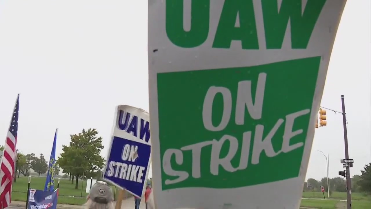 UAW, automakers negotiate before potential strikes