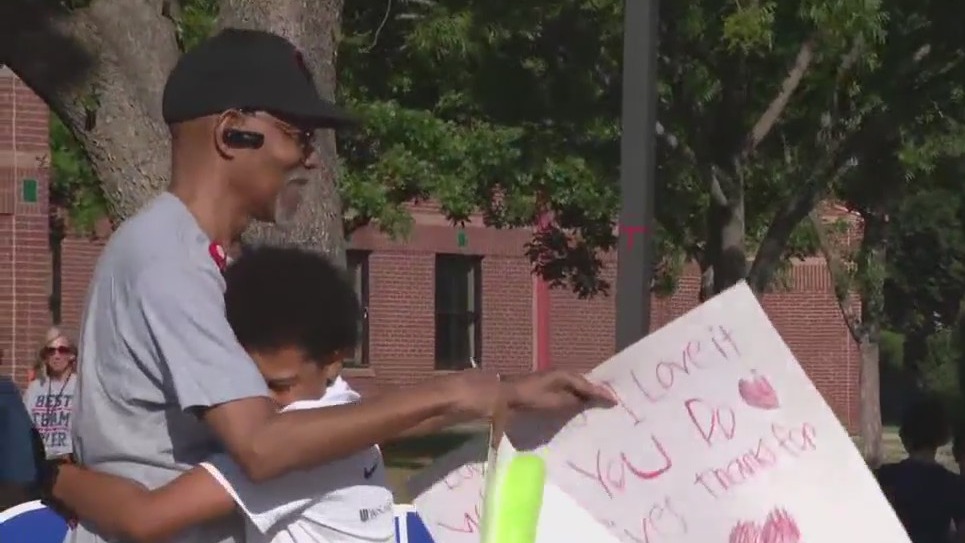 GCISD students celebrate retiring custodian