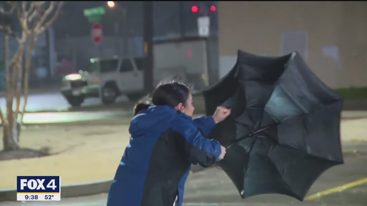 FOX 4's Payton May's umbrella loses battle with wind