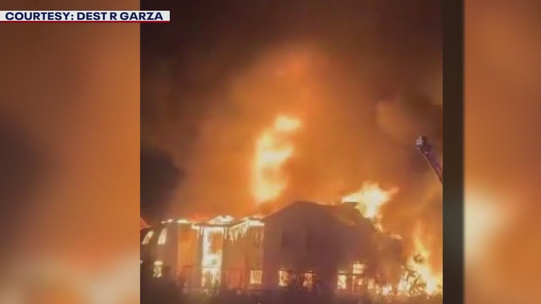 AFD battles large SE Austin apartment fire | FOX 7 Austin