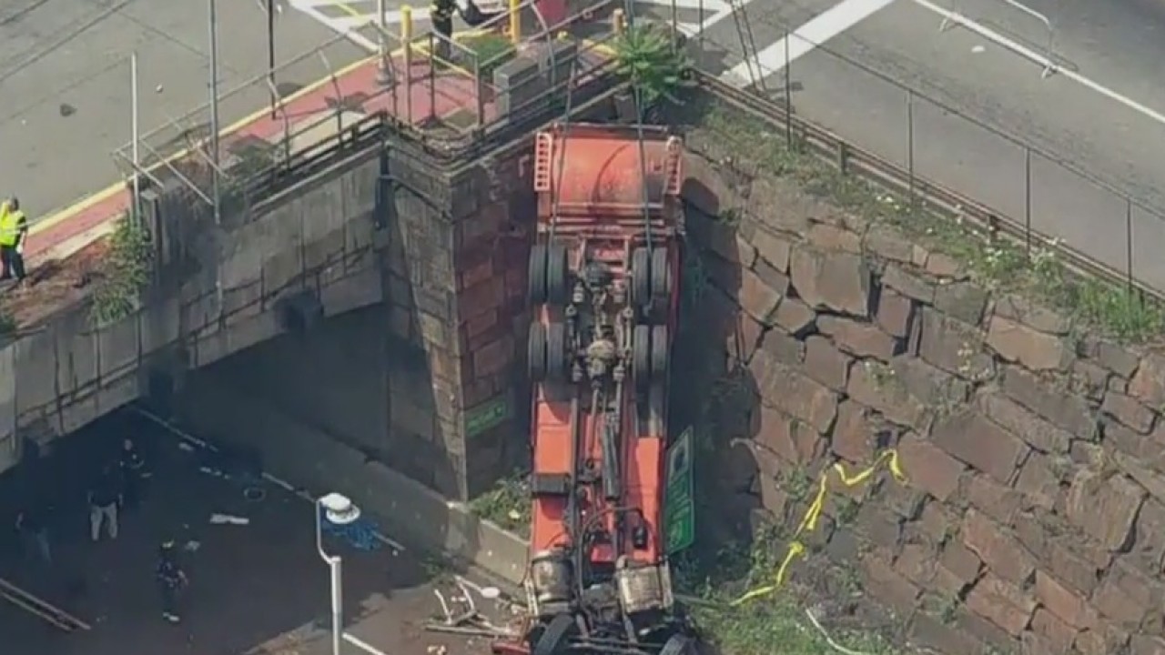 Truck crash in Union City