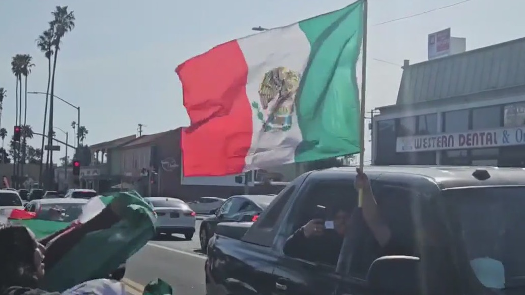 Oxnard students walk out in support of immigrants
