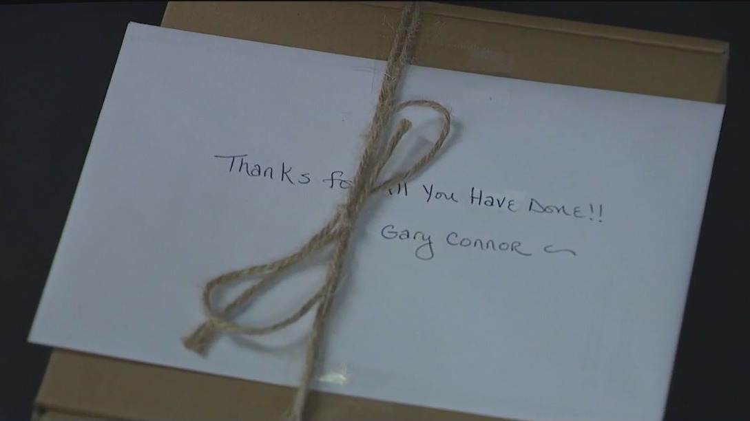 Community throws retirement party for letter carrier